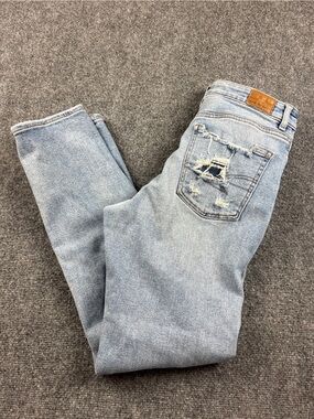 AMERICAN EAGLE Women’s Denim Distressed Mom Jeans Stretch size: 6 Long